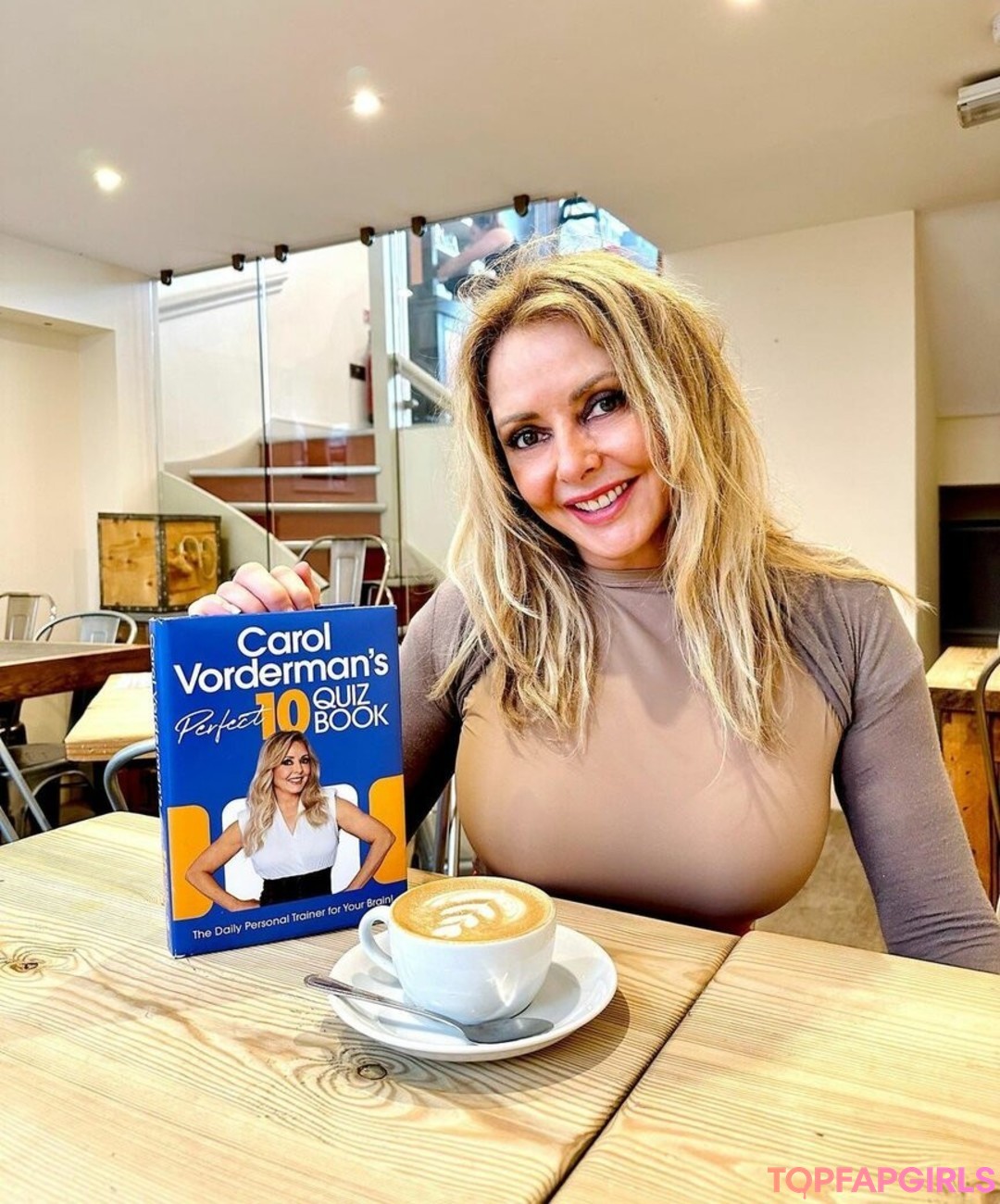 Naakte gelekte OnlyFans-foto van Carol Vorderman #1130