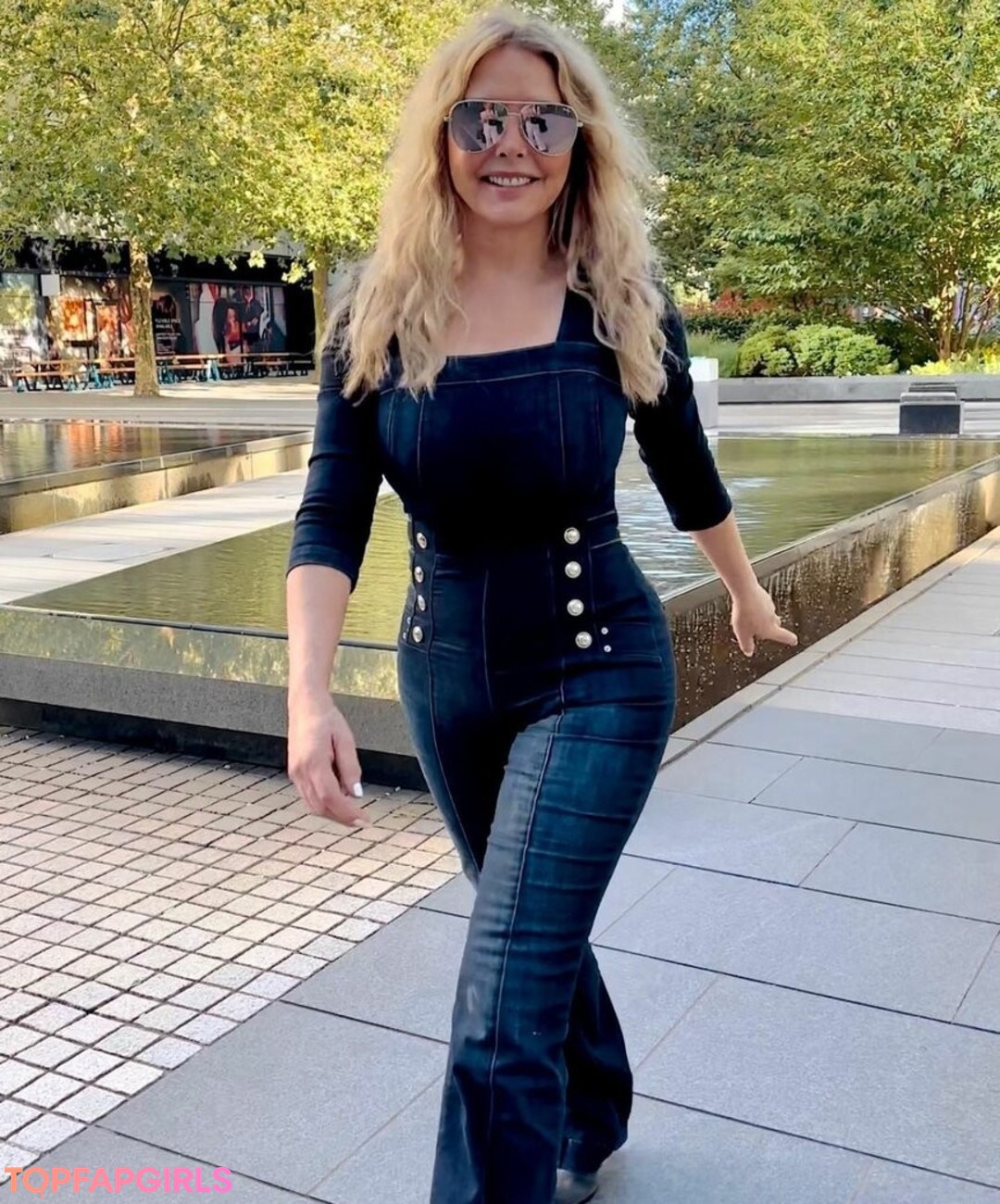Naakte gelekte OnlyFans-foto van Carol Vorderman #1145