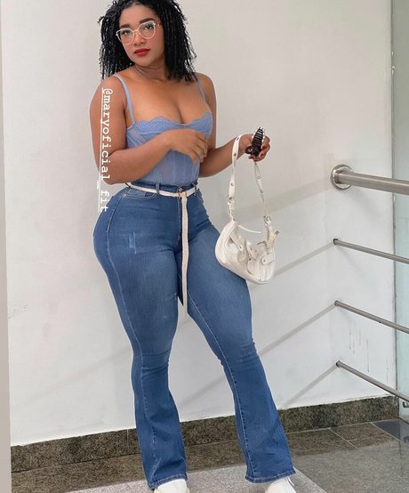 Naakte gelekte OnlyFans-foto van Maryoficialfit