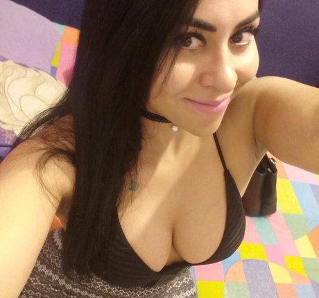 Naakte gelekte OnlyFans-foto van Antonella