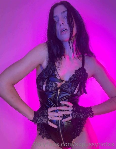 Xxpussyriotxx