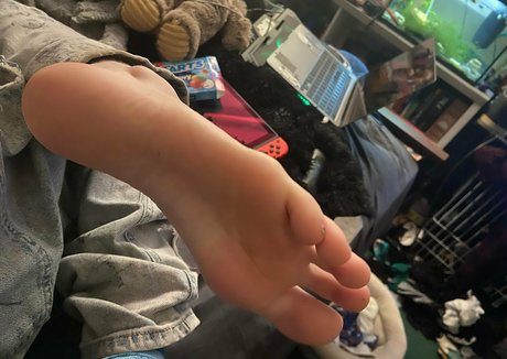 Naakte gelekte OnlyFans-foto van Feetiecutieee