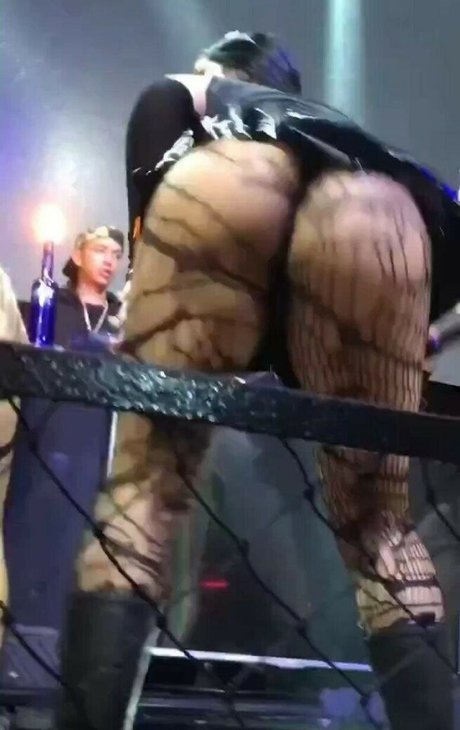 Naakte gelekte OnlyFans-foto van Mc Bella Angel