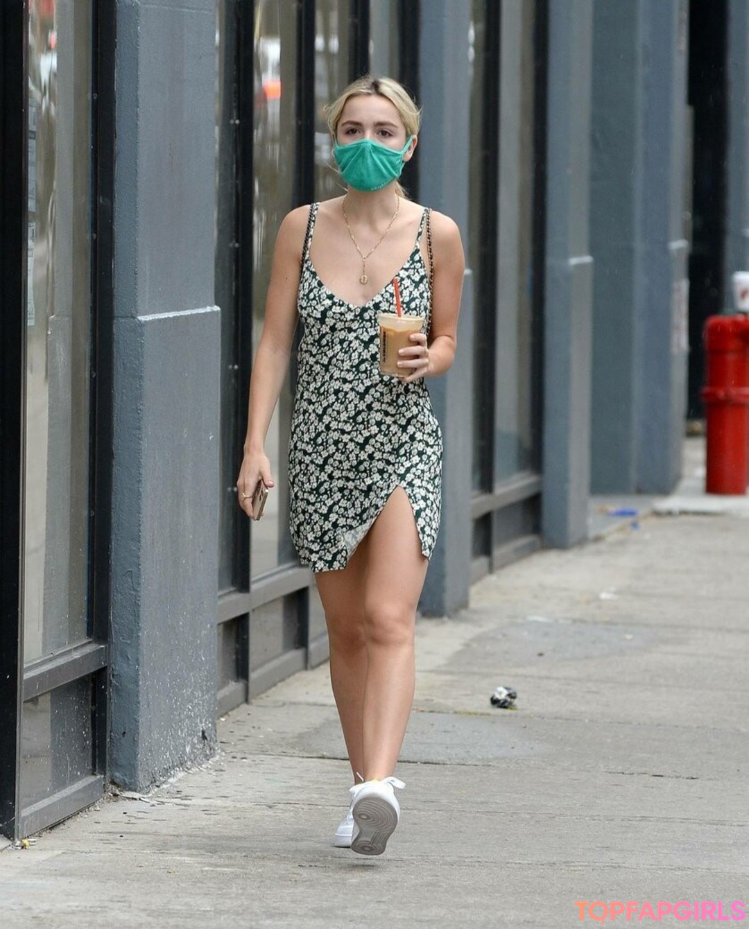 Naakte gelekte OnlyFans-foto van Kiernan Shipka #1078