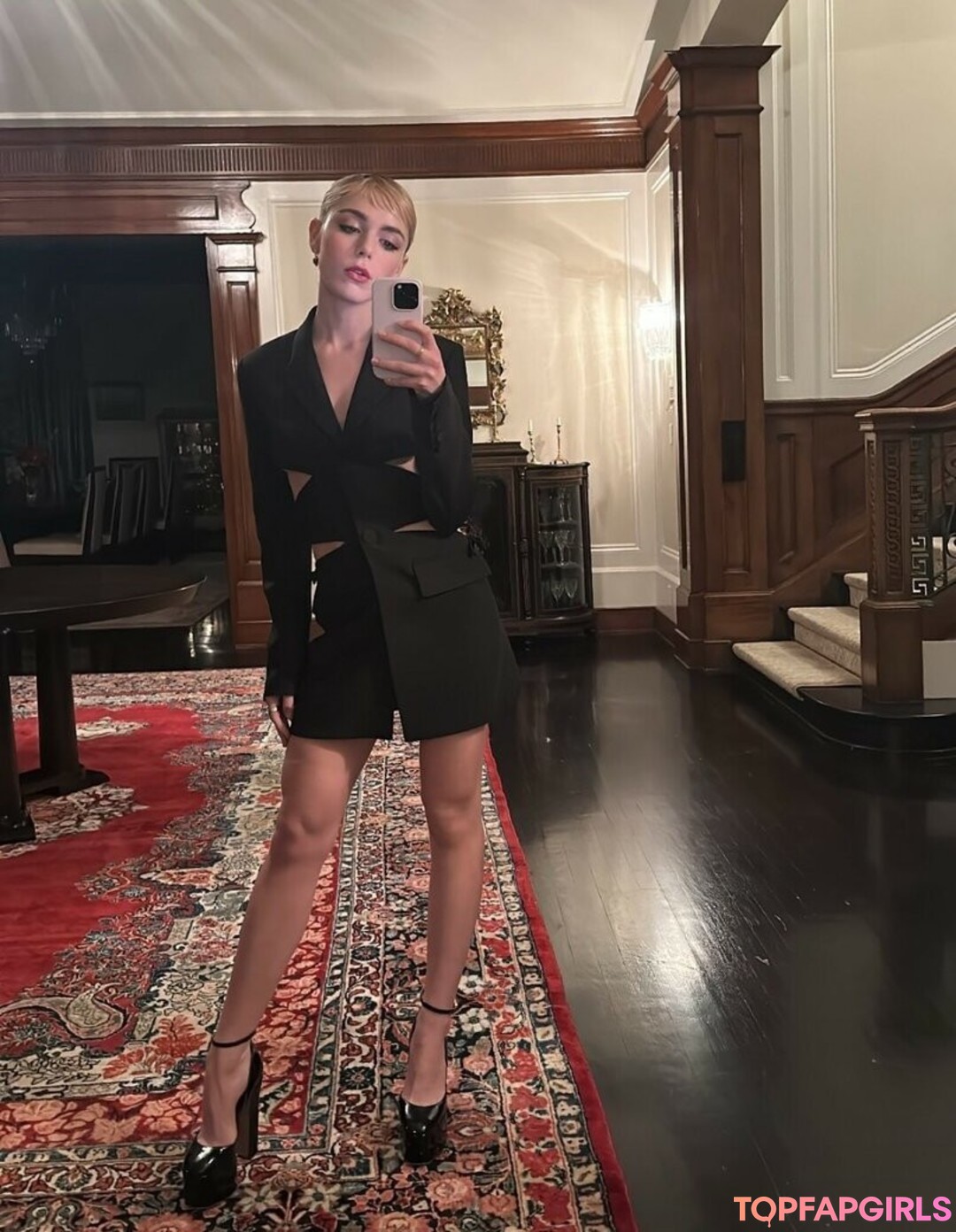 Naakte gelekte OnlyFans-foto van Kiernan Shipka #1128