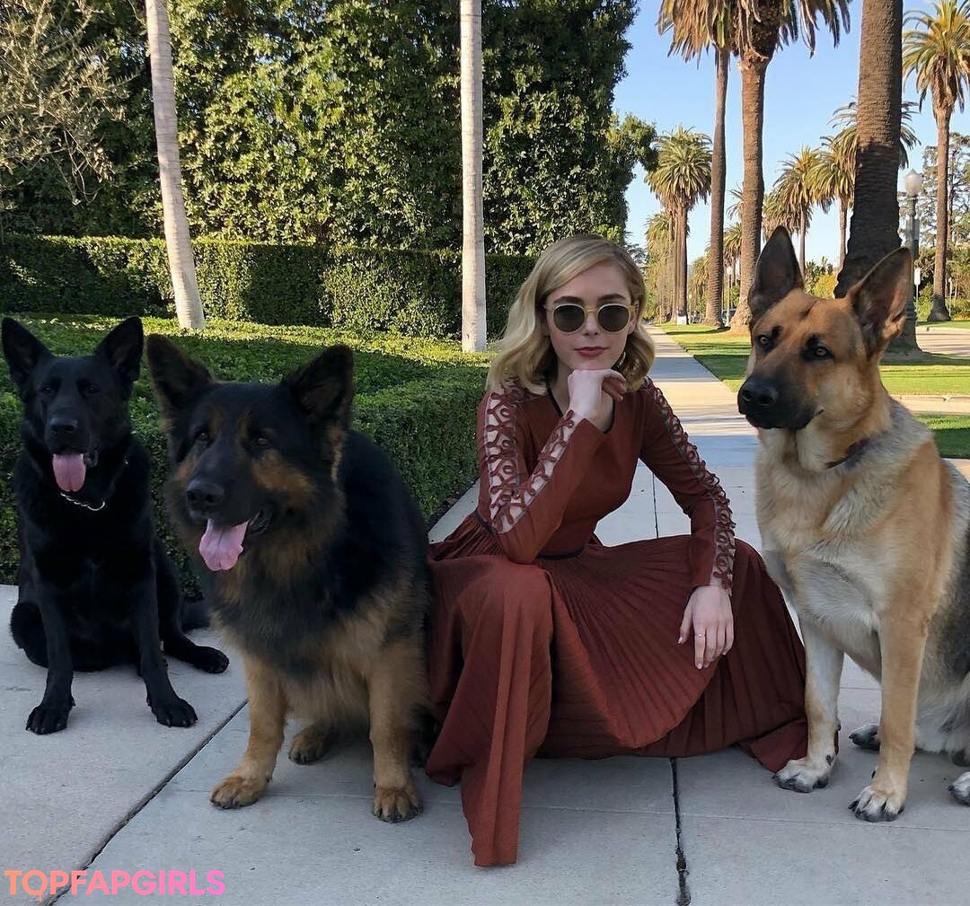 Naakte gelekte OnlyFans-foto van Kiernan Shipka #1129