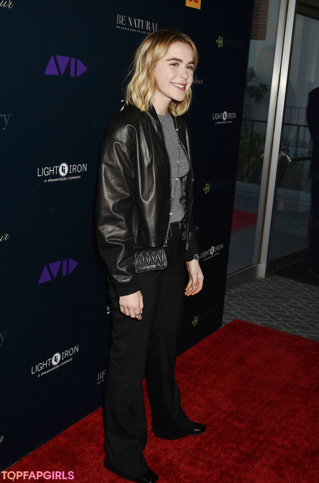 Naakte gelekte OnlyFans-foto van Kiernan Shipka #1221