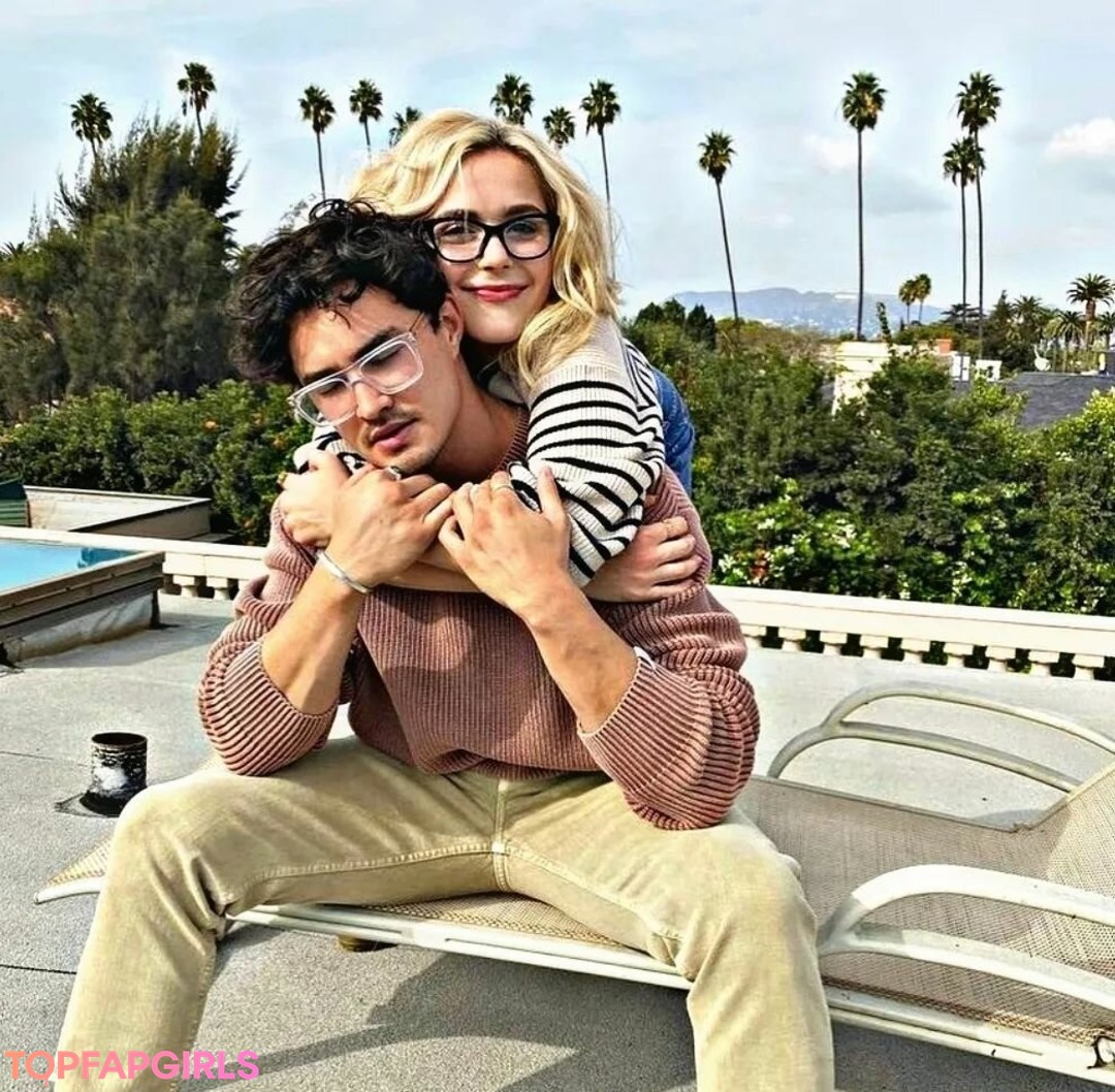 Naakte gelekte OnlyFans-foto van Kiernan Shipka #1253