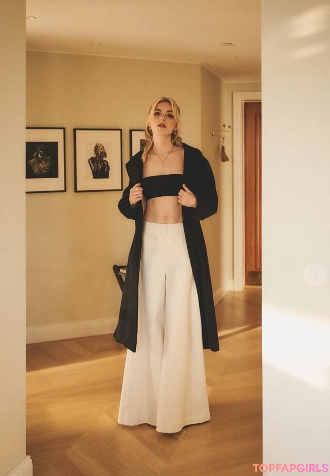 Naakte gelekte OnlyFans-foto van Kiernan Shipka #1291