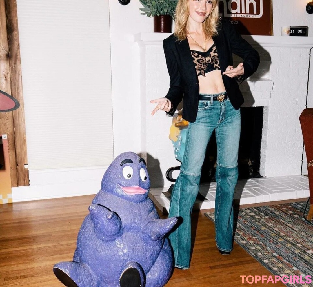 Naakte gelekte OnlyFans-foto van Kiernan Shipka #1303