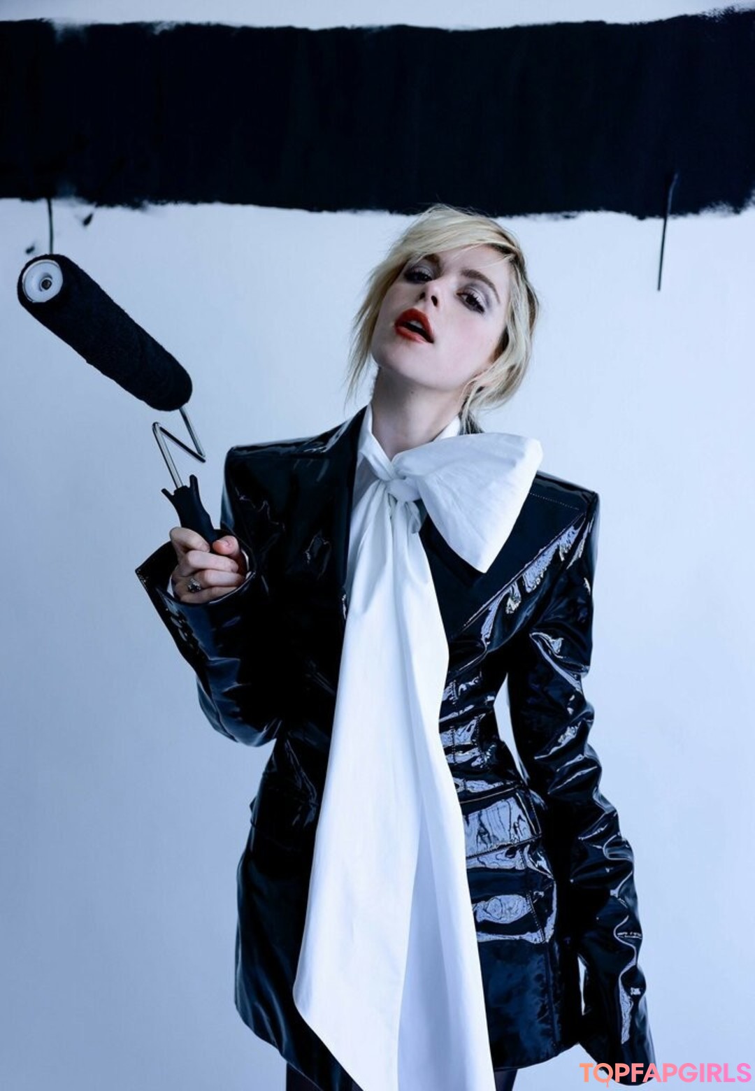 Naakte gelekte OnlyFans-foto van Kiernan Shipka #1492
