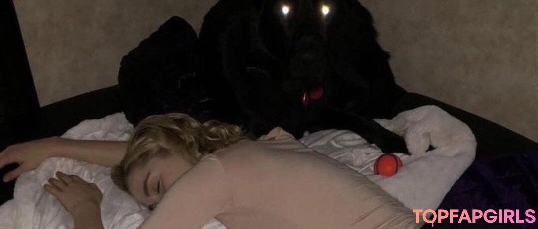 Naakte gelekte OnlyFans-foto van Kiernan Shipka #1553