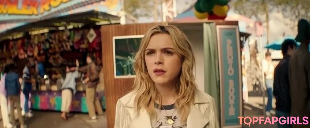 Naakte gelekte OnlyFans-foto van Kiernan Shipka #1558