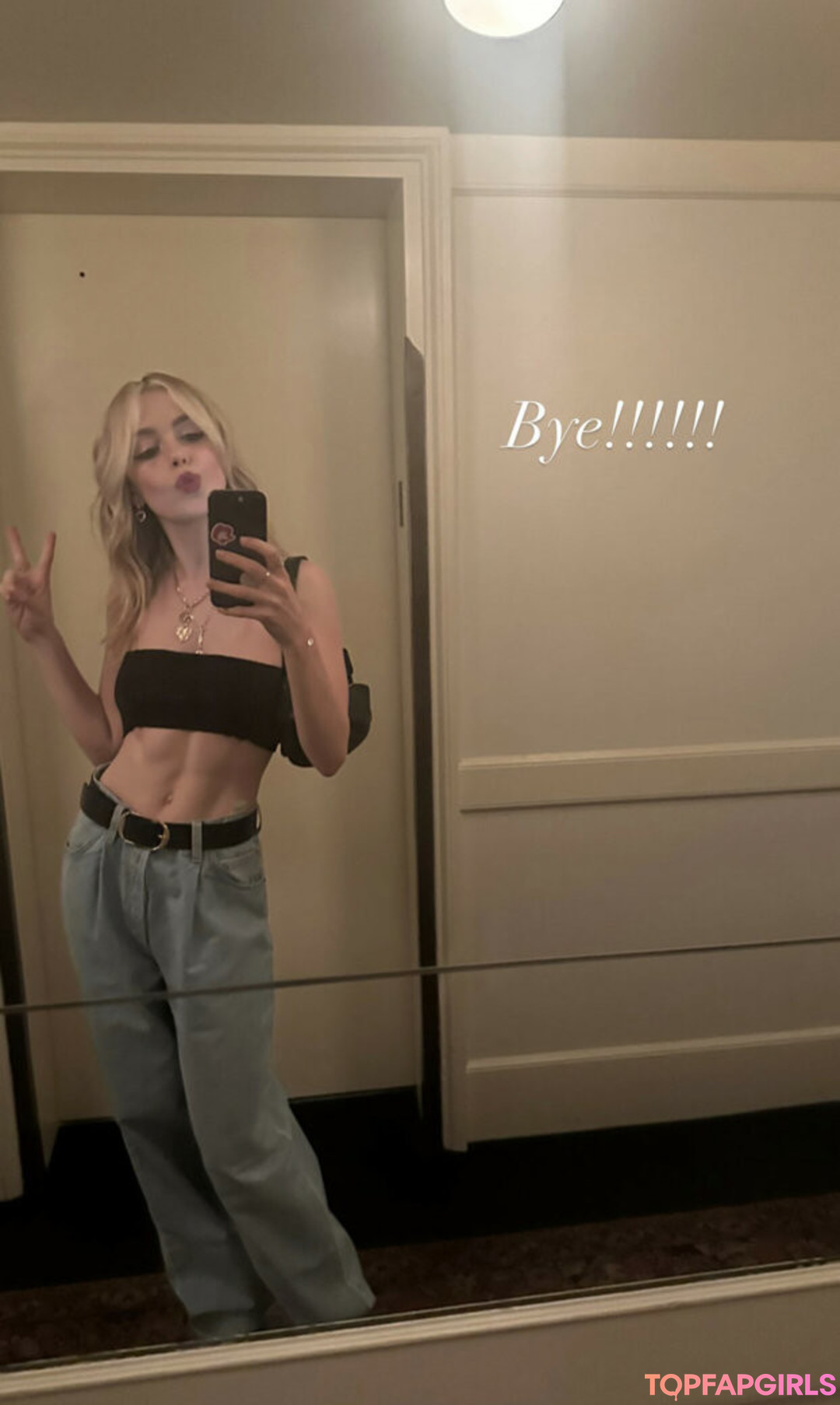 Naakte gelekte OnlyFans-foto van Kiernan Shipka #1585