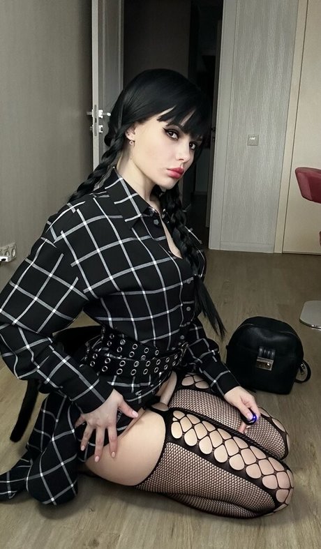 Naakte gelekte OnlyFans-foto van Purple Amelie