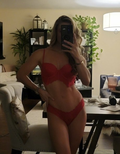 Naakte gelekte OnlyFans-foto van Nikki Leigh