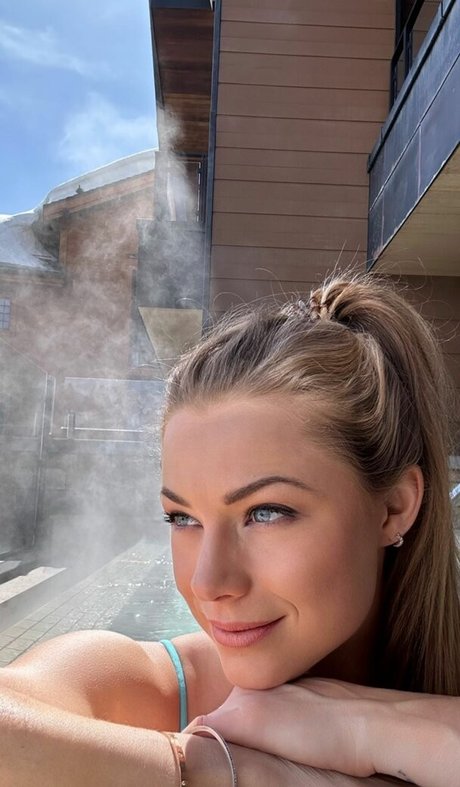 Naakte gelekte OnlyFans-foto van Nikki Leigh