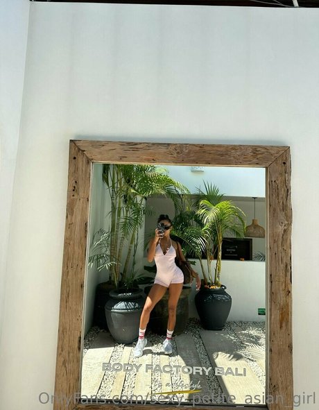 Sexy_petite_asian_girl