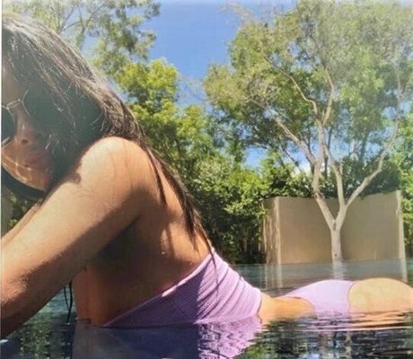 Naakte gelekte OnlyFans-foto van Olivia Munn