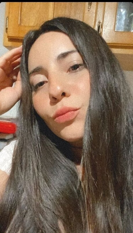 Naakte gelekte OnlyFans-foto van Bellacuentos