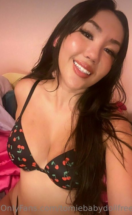 Naakte gelekte OnlyFans-foto van Tomiebabydollfree