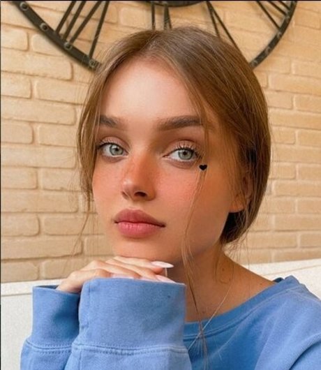 Naakte gelekte OnlyFans-foto van Anna Zak