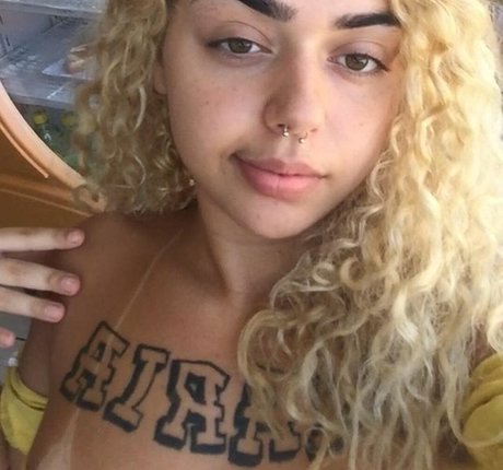 Naakte gelekte OnlyFans-foto van Camilaferreirai