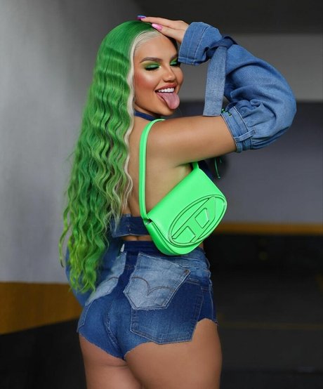 Naakte gelekte OnlyFans-foto van Vivi Wanderley