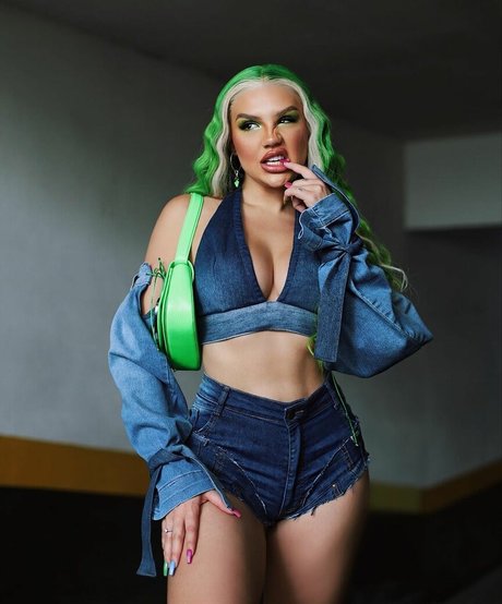 Naakte gelekte OnlyFans-foto van Vivi Wanderley