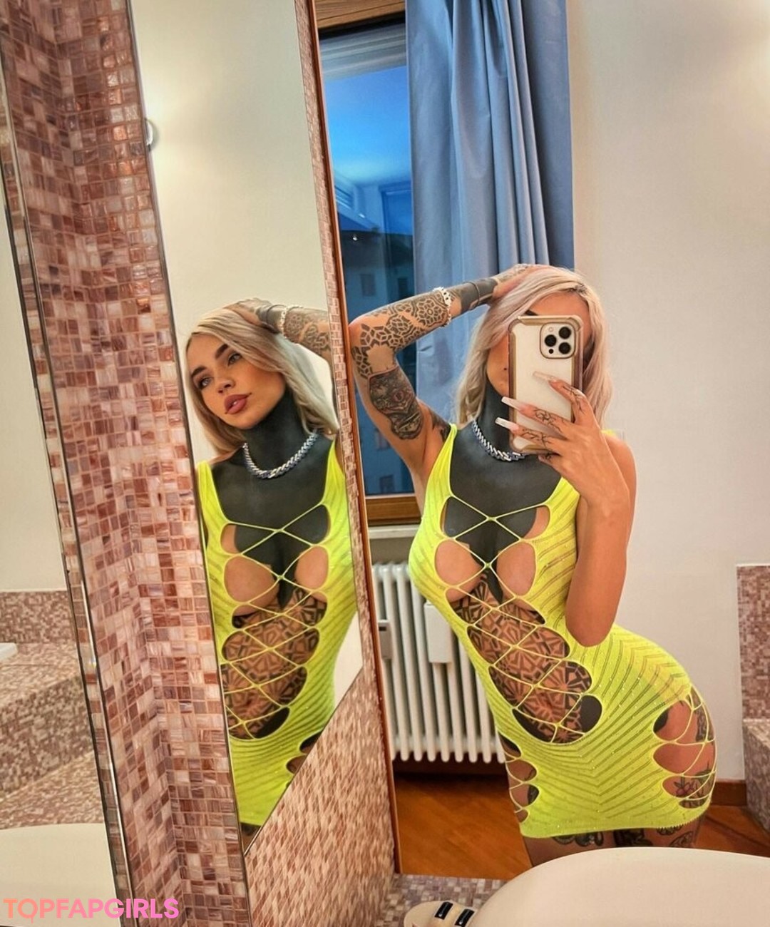 Naakte gelekte OnlyFans-foto van Fishball Suicide #1763