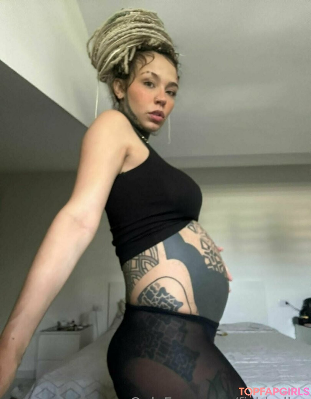 Naakte gelekte OnlyFans-foto van Fishball Suicide #1986