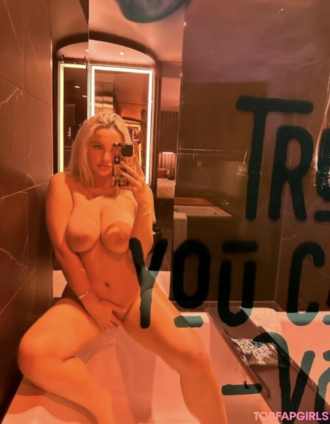 Naakte gelekte OnlyFans-foto van Vee Campbell #6 Naakte gelekte OnlyFans-foto van Vee Campbell #6