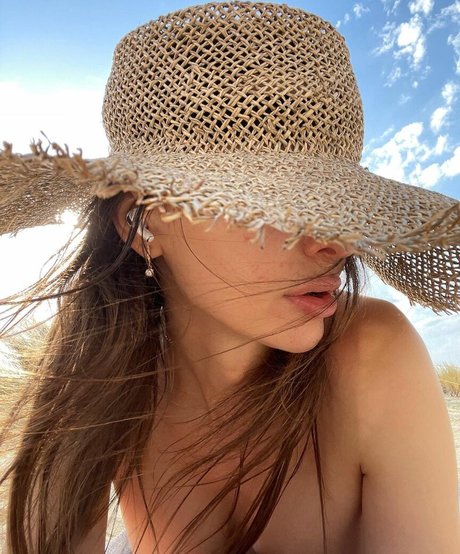 Naakte gelekte OnlyFans-foto van Vicats