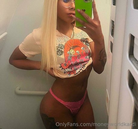 Naakte gelekte OnlyFans-foto van Moneyworldkardi