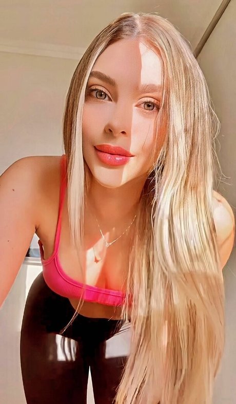Naakte gelekte OnlyFans-foto van Carolina Paiva