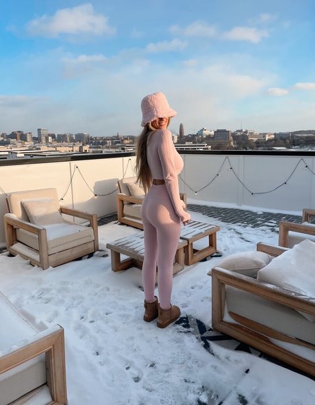 Naakte gelekte OnlyFans-foto van Hadelinemope