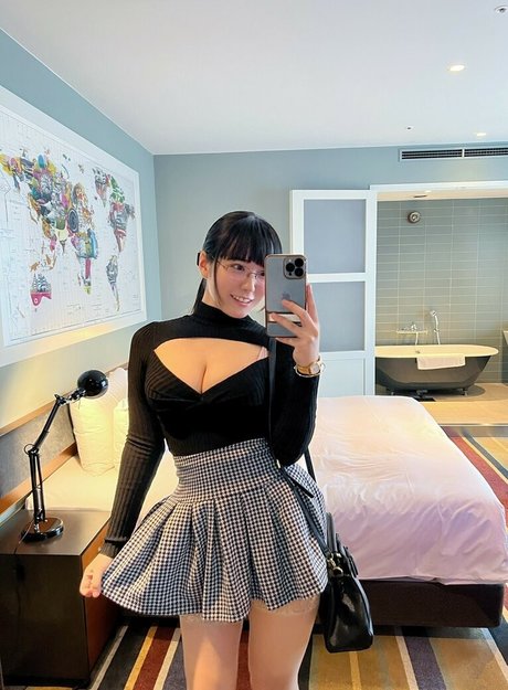 Naakte gelekte OnlyFans-foto van Umi Shinonome