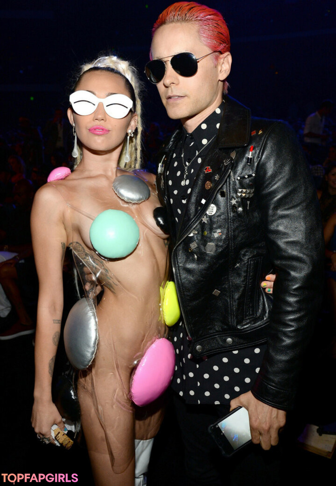 Naakte gelekte OnlyFans-foto van Miley Cyrus #1150