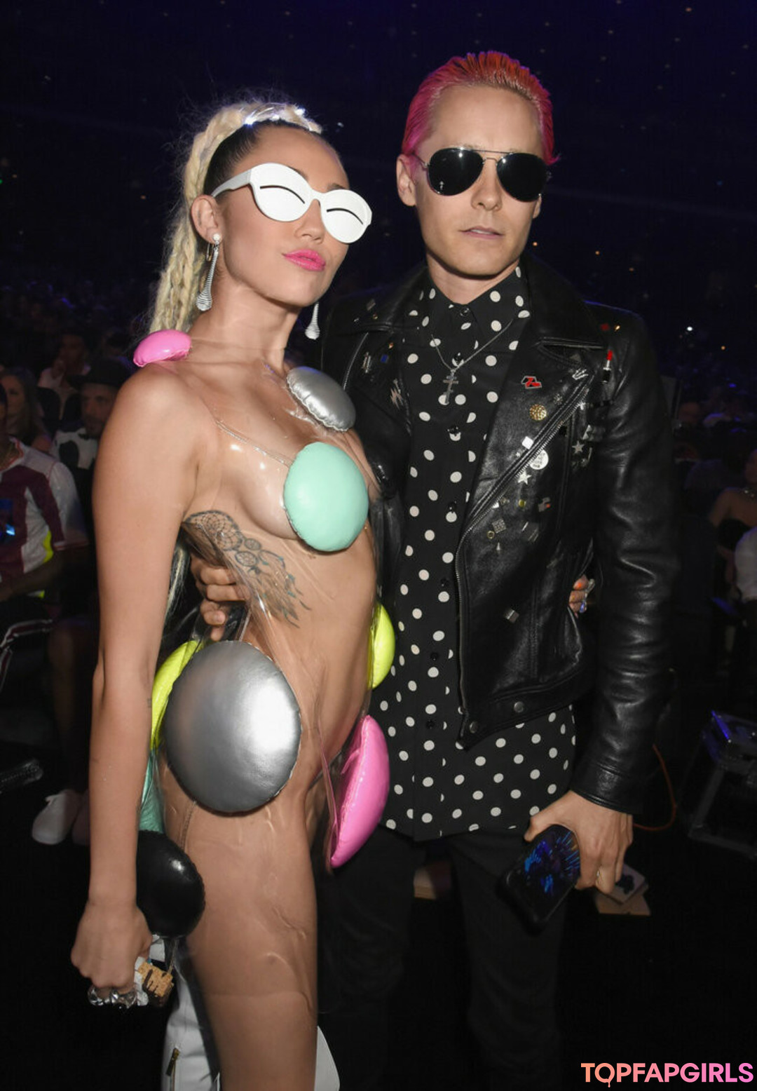 Naakte gelekte OnlyFans-foto van Miley Cyrus #1156