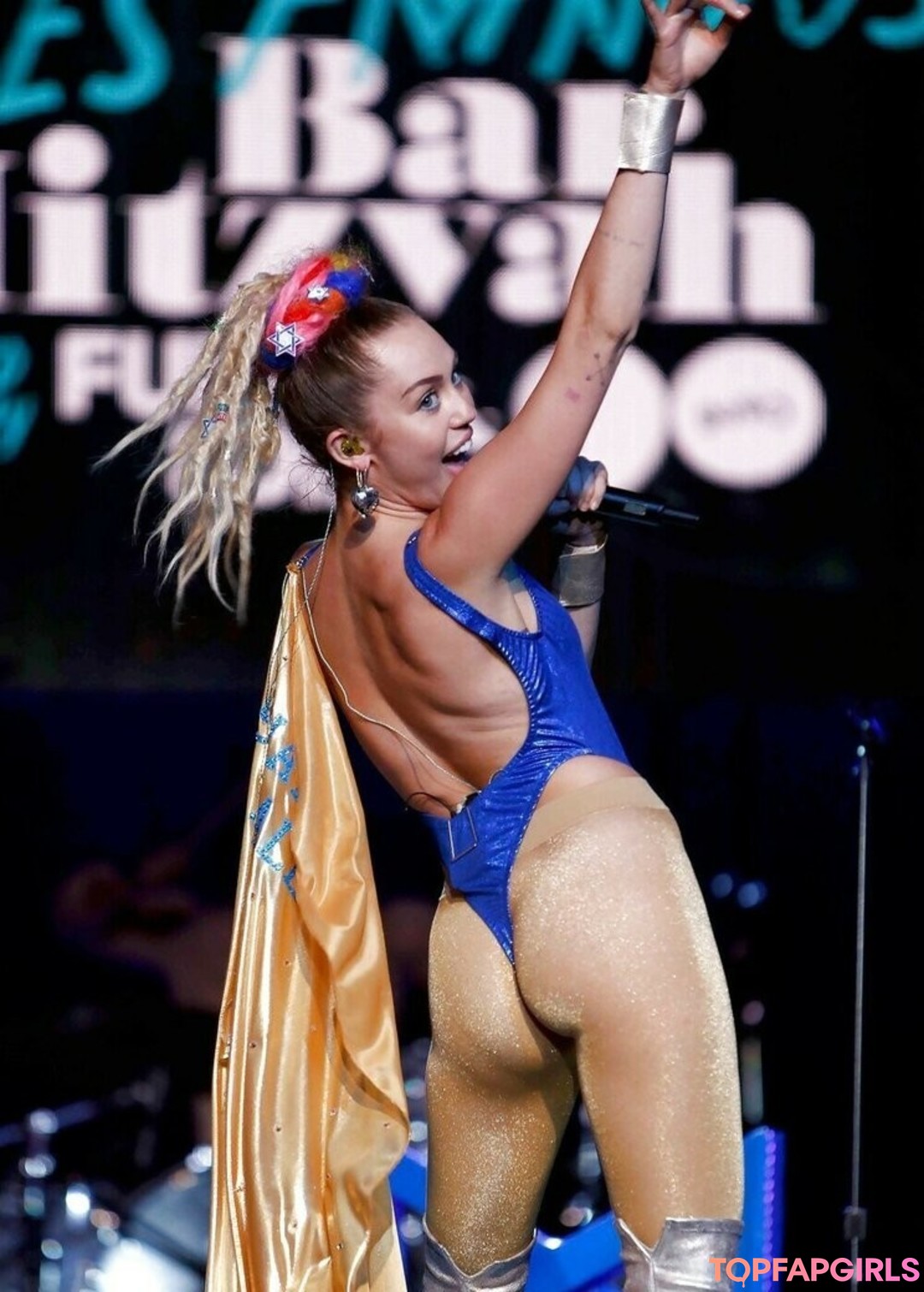 Naakte gelekte OnlyFans-foto van Miley Cyrus #1232