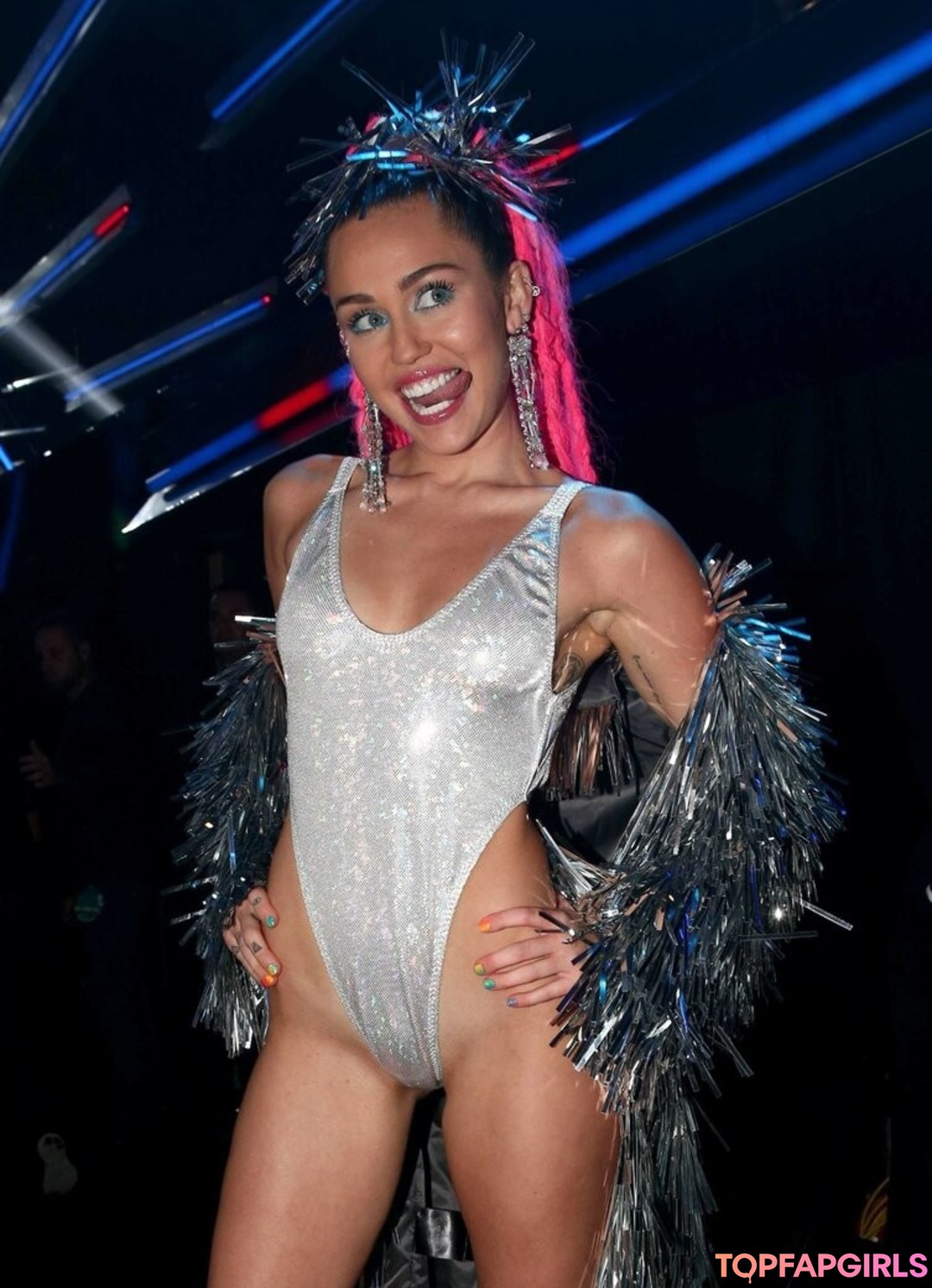 Naakte gelekte OnlyFans-foto van Miley Cyrus #1258