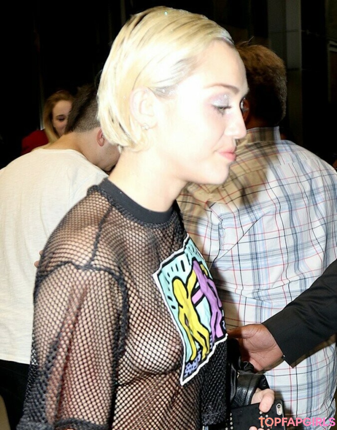 Naakte gelekte OnlyFans-foto van Miley Cyrus #1303