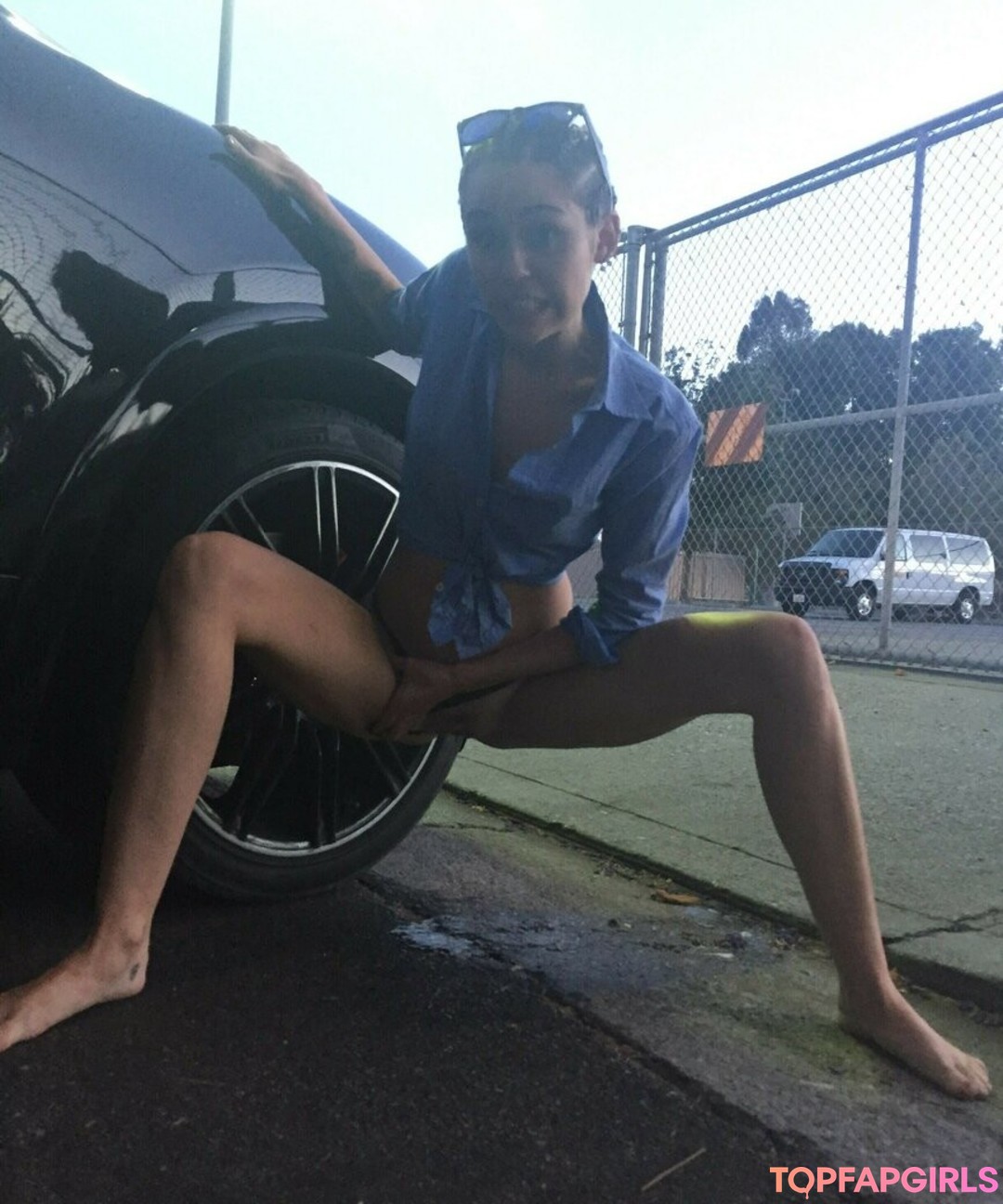 Naakte gelekte OnlyFans-foto van Miley Cyrus #1351