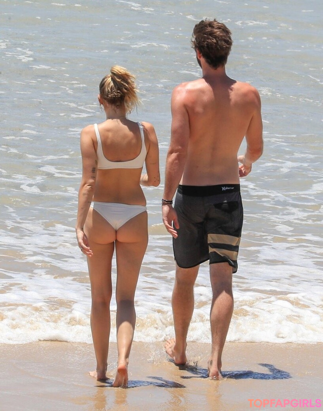 Naakte gelekte OnlyFans-foto van Miley Cyrus #1577