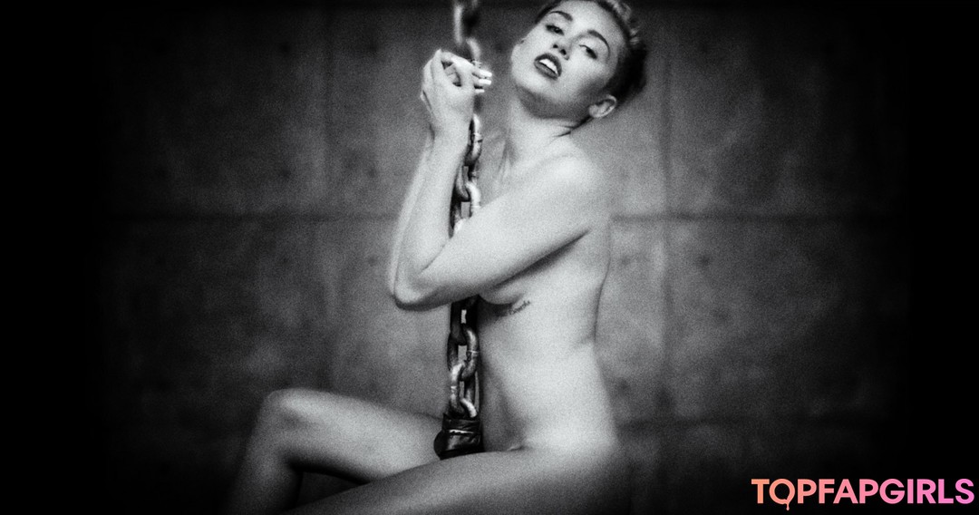 Naakte gelekte OnlyFans-foto van Miley Cyrus #1642