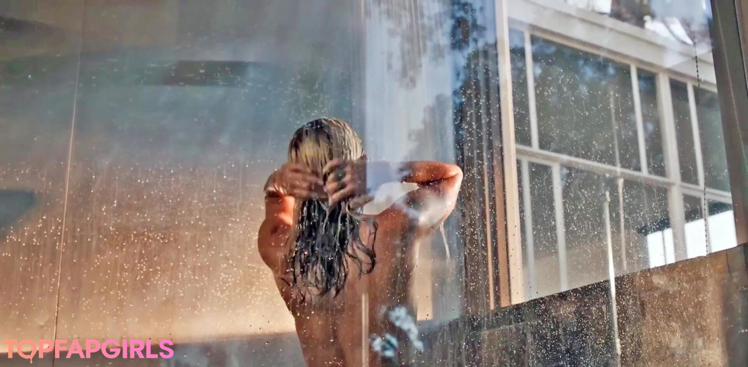 Naakte gelekte OnlyFans-foto van Miley Cyrus #1911