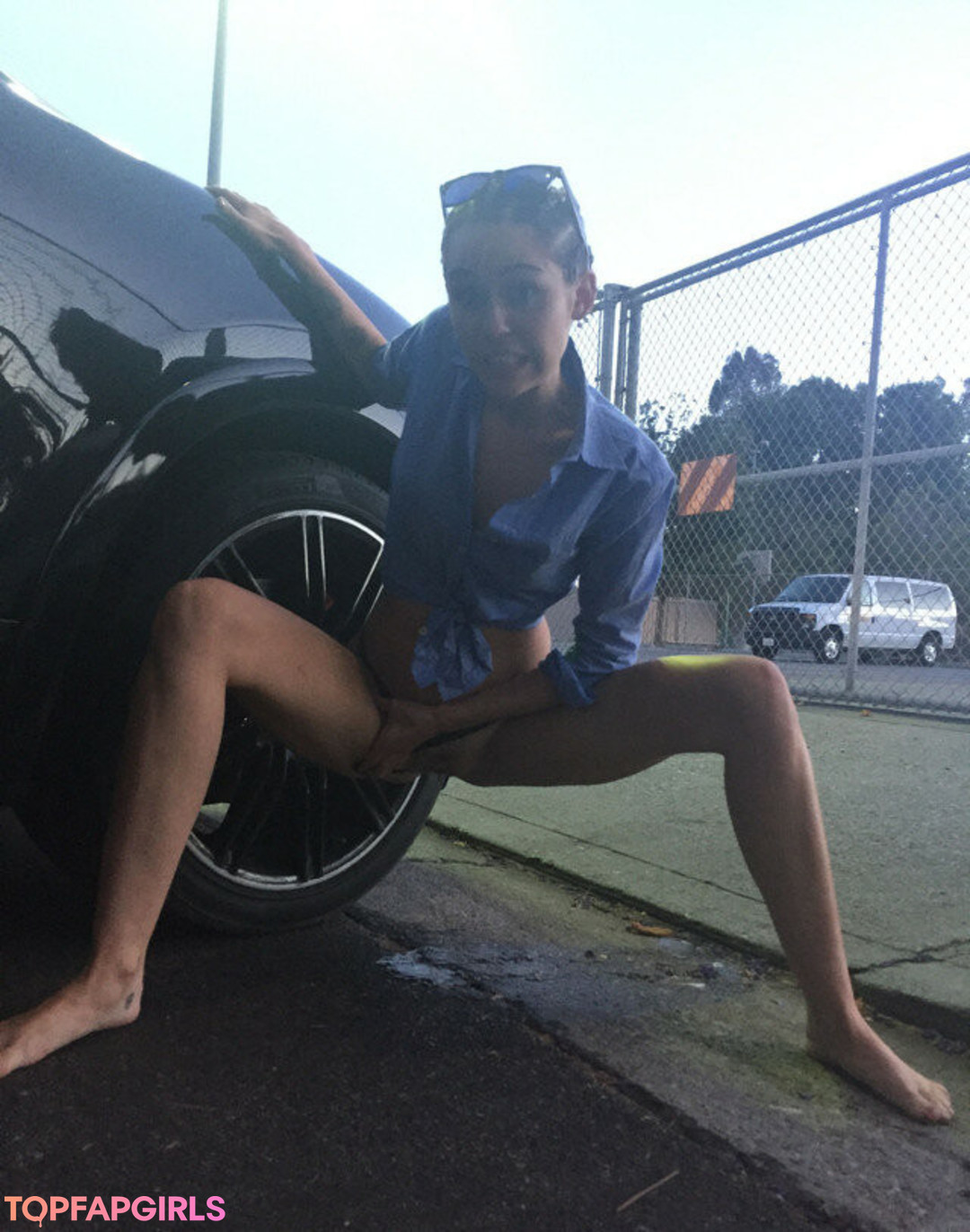 Naakte gelekte OnlyFans-foto van Miley Cyrus #1983