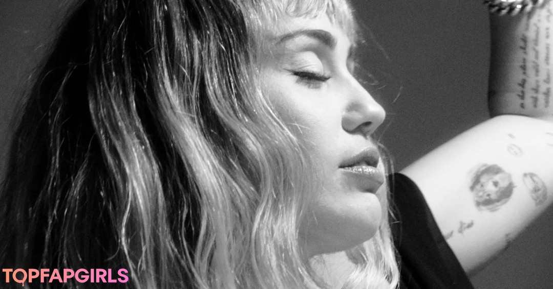 Naakte gelekte OnlyFans-foto van Miley Cyrus #1996