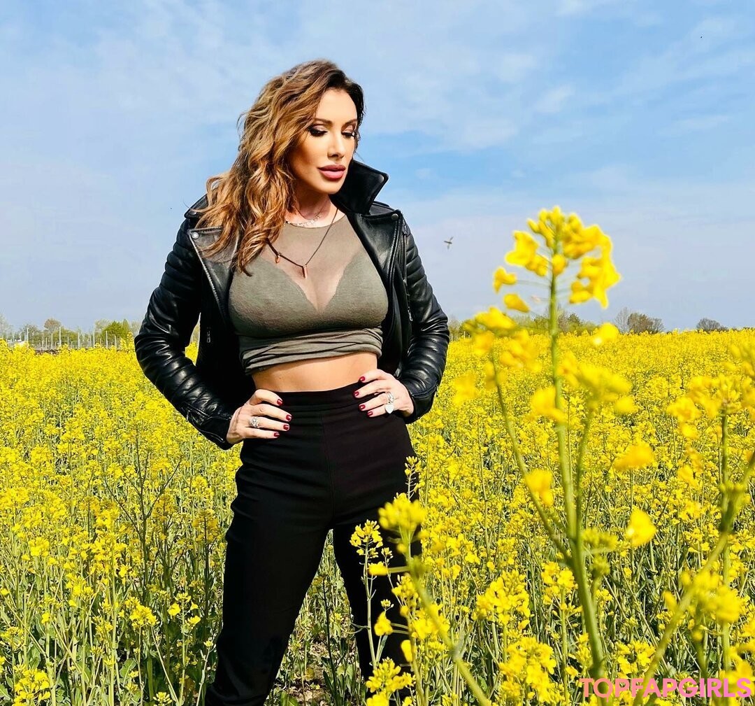 Naakte gelekte OnlyFans-foto van Sabrina Salerno #1409