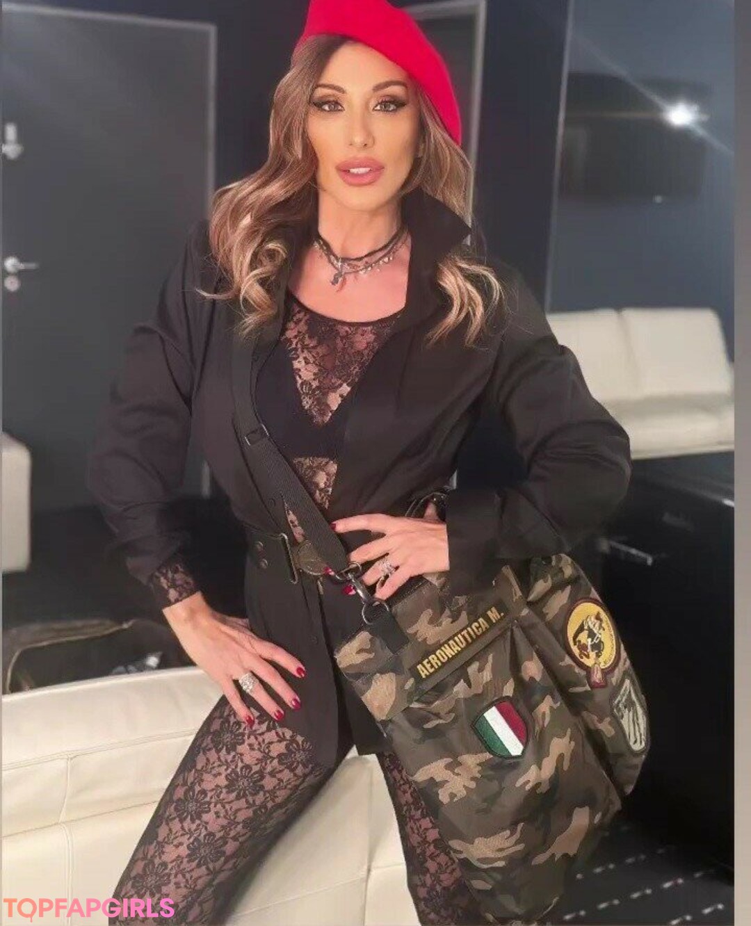 Naakte gelekte OnlyFans-foto van Sabrina Salerno #1417